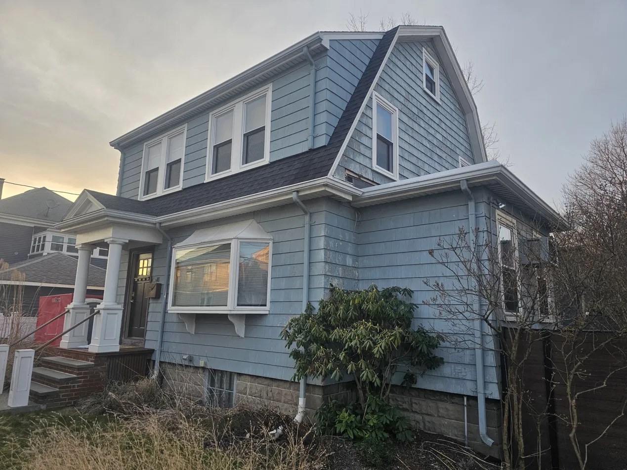 Full Siding Tear-Off & Replacement, MetroWest MA (Before)